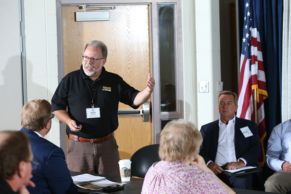 Farlee presenting to state officials